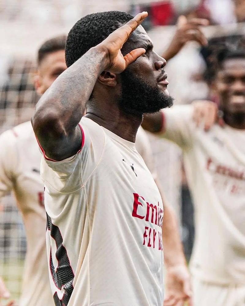 曼联会召回吗？进球网：奥纳纳在特拉布宗很开心，但合同无买断条款（曼联会否回收？进球网称奥纳纳在特拉布宗很开心，租借合同未设买断条款）