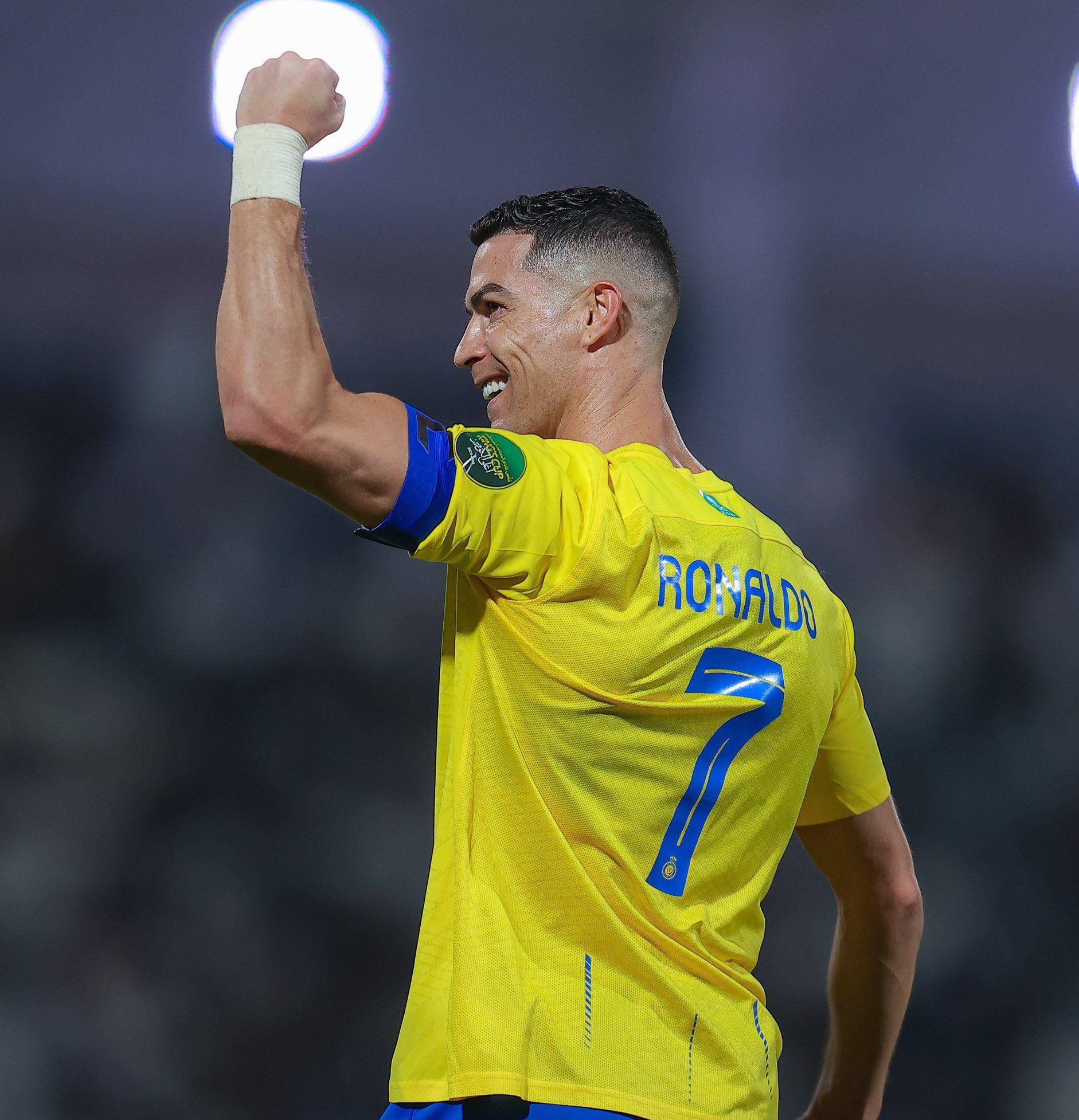 核心缺阵！布克因伤缺席对雷霆的NBA杯关键战（布克因伤无缘对雷霆的NBA杯关键一战）