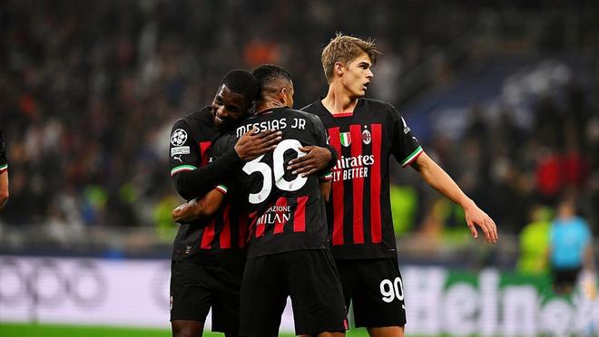 拜仁中场统治比赛（拜仁中场主宰全场）