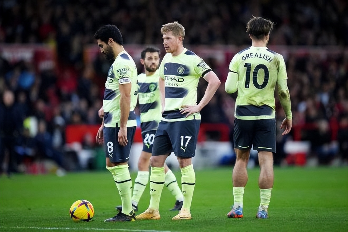 中超赛场争议判罚：VAR判罚引发热议,（中超赛场再起风波：VAR裁定引发热议）