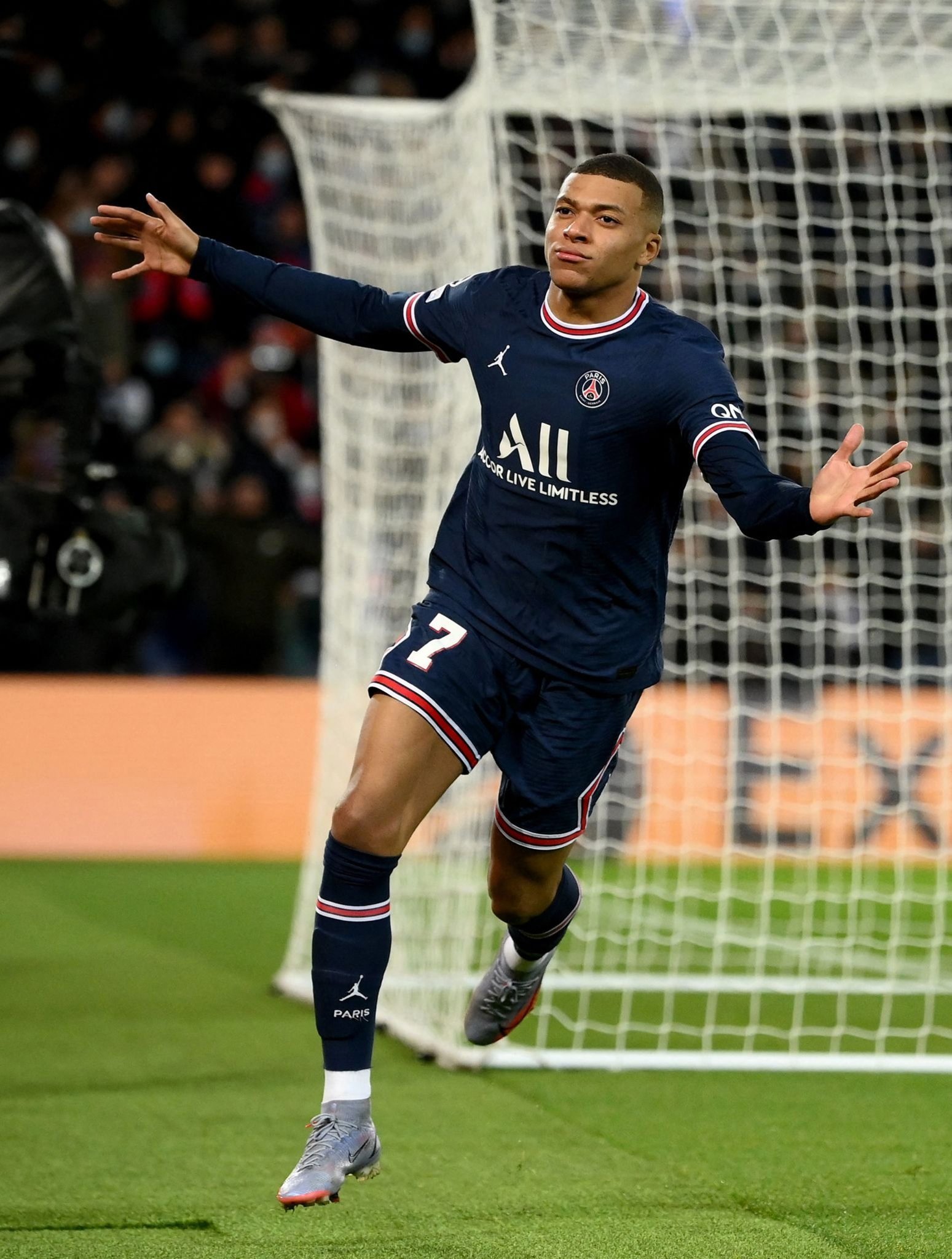 0-6德国，什克里尼亚尔：这是一场糟糕的比赛，但为球队自豪（0比6负于德国，什克里尼亚尔：比赛糟糕，但仍为球队自豪）