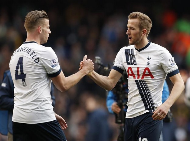 客场作战表现稳定 收获宝贵积分（客场稳健发挥 斩获关键积分）