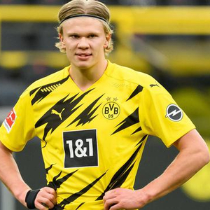 国足大换血！邵佳一破格提拔3大新星， 球迷：比归化球员强多了！（国足阵容大调整！邵佳一破格召入三大新星，球迷：实力不逊归化球员）