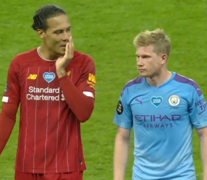 皇马在国家德比后失利，阿隆索面临下课危机，巴萨趁机领跑，西甲争冠形势严峻。（国家德比失利令皇马受挫，阿隆索帅位告急，巴萨乘势领跑，西甲争冠风云突变）