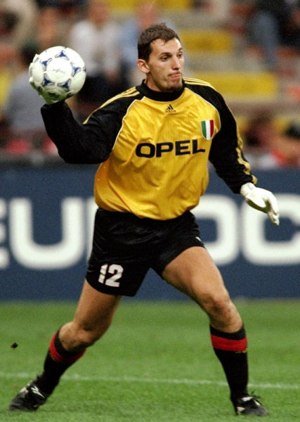 王牌锋将争夺战速见分晓 塞梅尼奥心向曼城？（王牌前锋之争即将揭晓 塞梅尼奥或投曼城？）