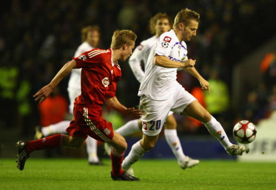 太阳报：库尼亚妻子比他年长6岁，两人相恋8年育有两个孩子（太阳报称库尼亚与年长6岁的妻子相恋8年 已育有两个孩子）